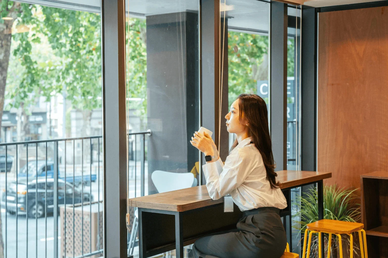 Dublin Realtor Real estate agent relaxing in a coffee shop during a break